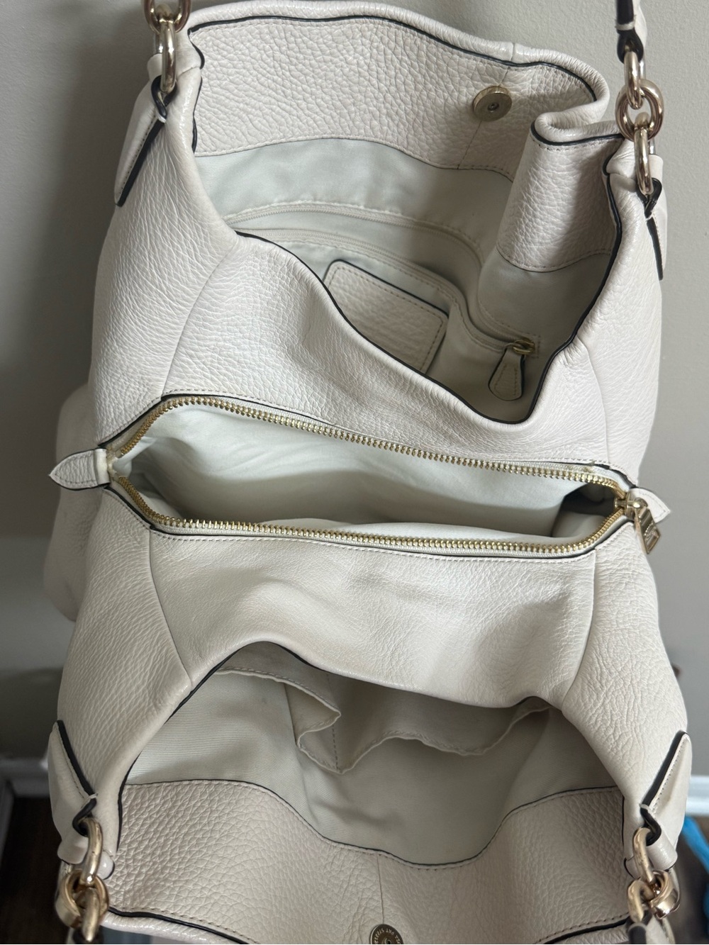 Coach White Pebbled Leather Shoulder Bag with Gold Hardware - Picture 5 of 10